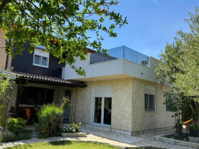 Holiday House K&K